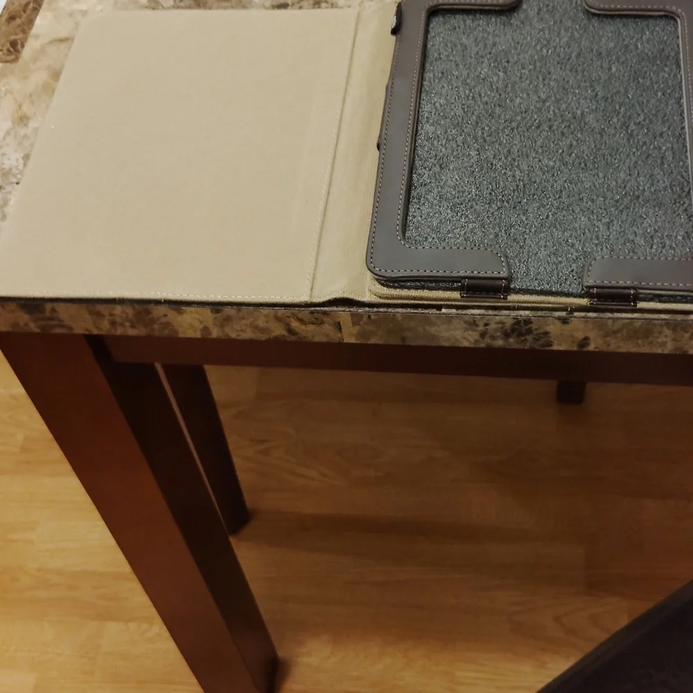 This is the Solo New York Premium Ascent Case for iPads.